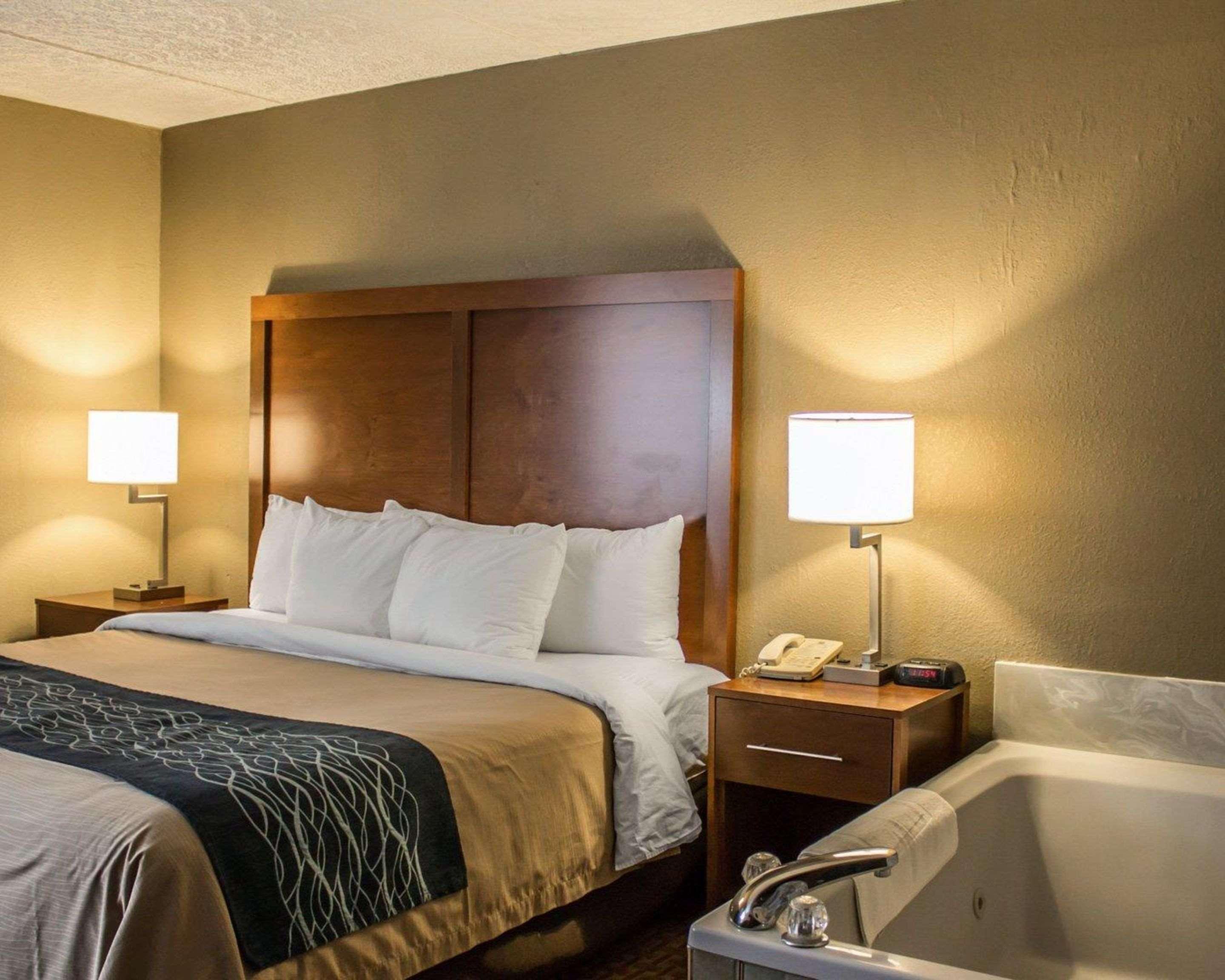 Quality Inn Akron Bagian luar foto