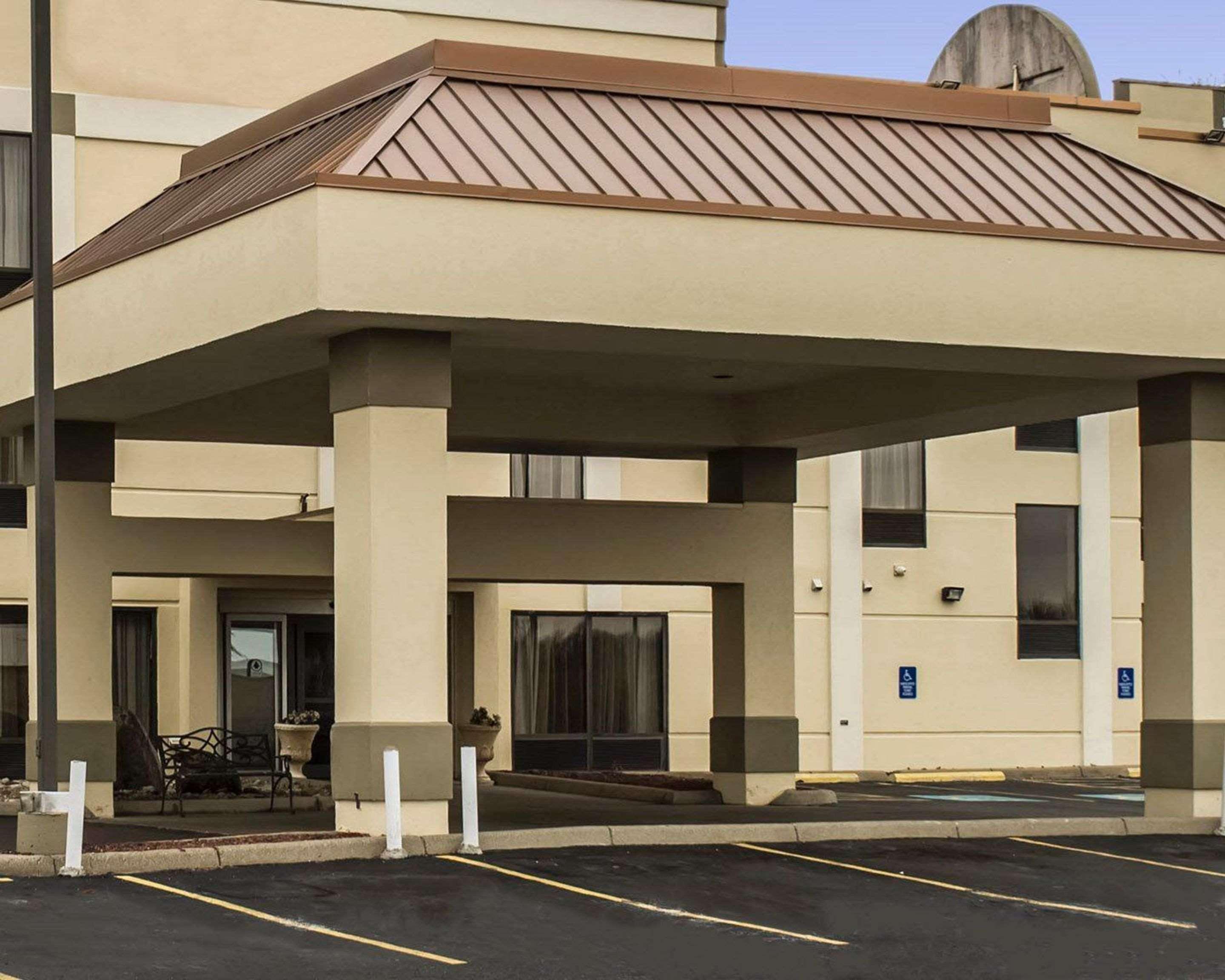 Quality Inn Akron Bagian luar foto