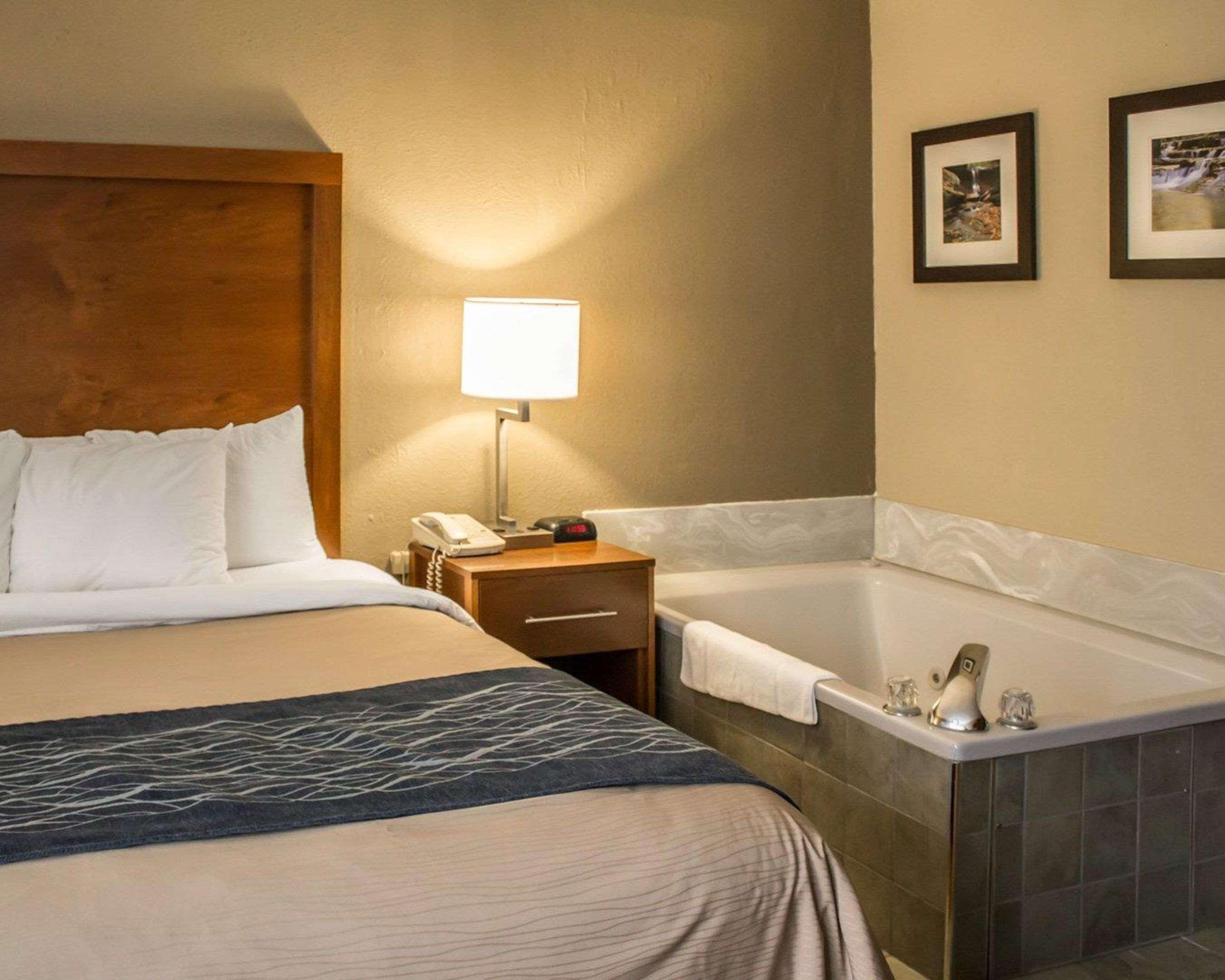 Quality Inn Akron Bagian luar foto