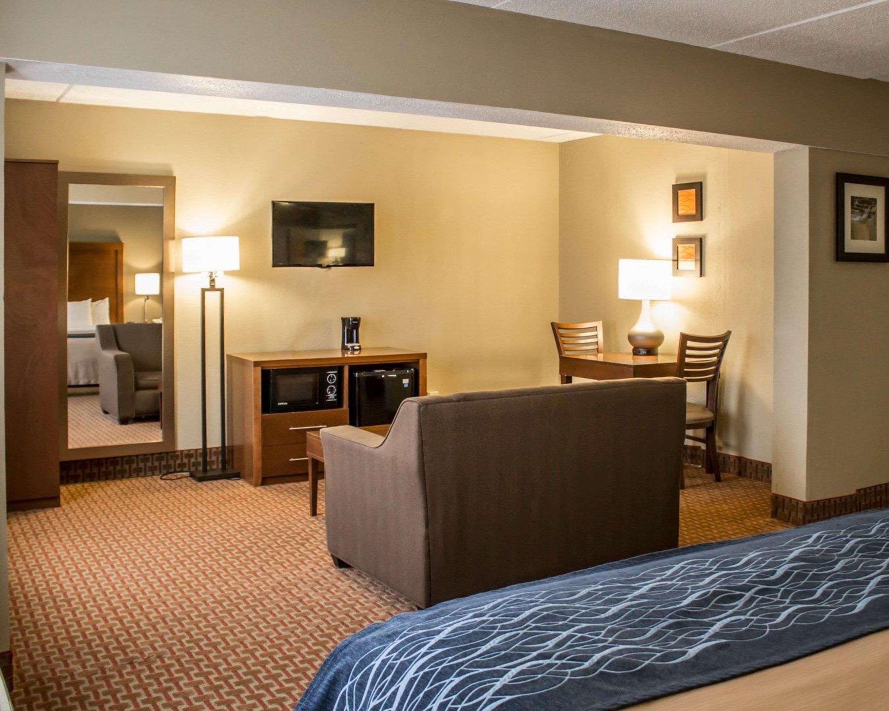 Quality Inn Akron Bagian luar foto